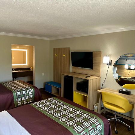 Days Inn By Wyndham Houston East Экстерьер фото