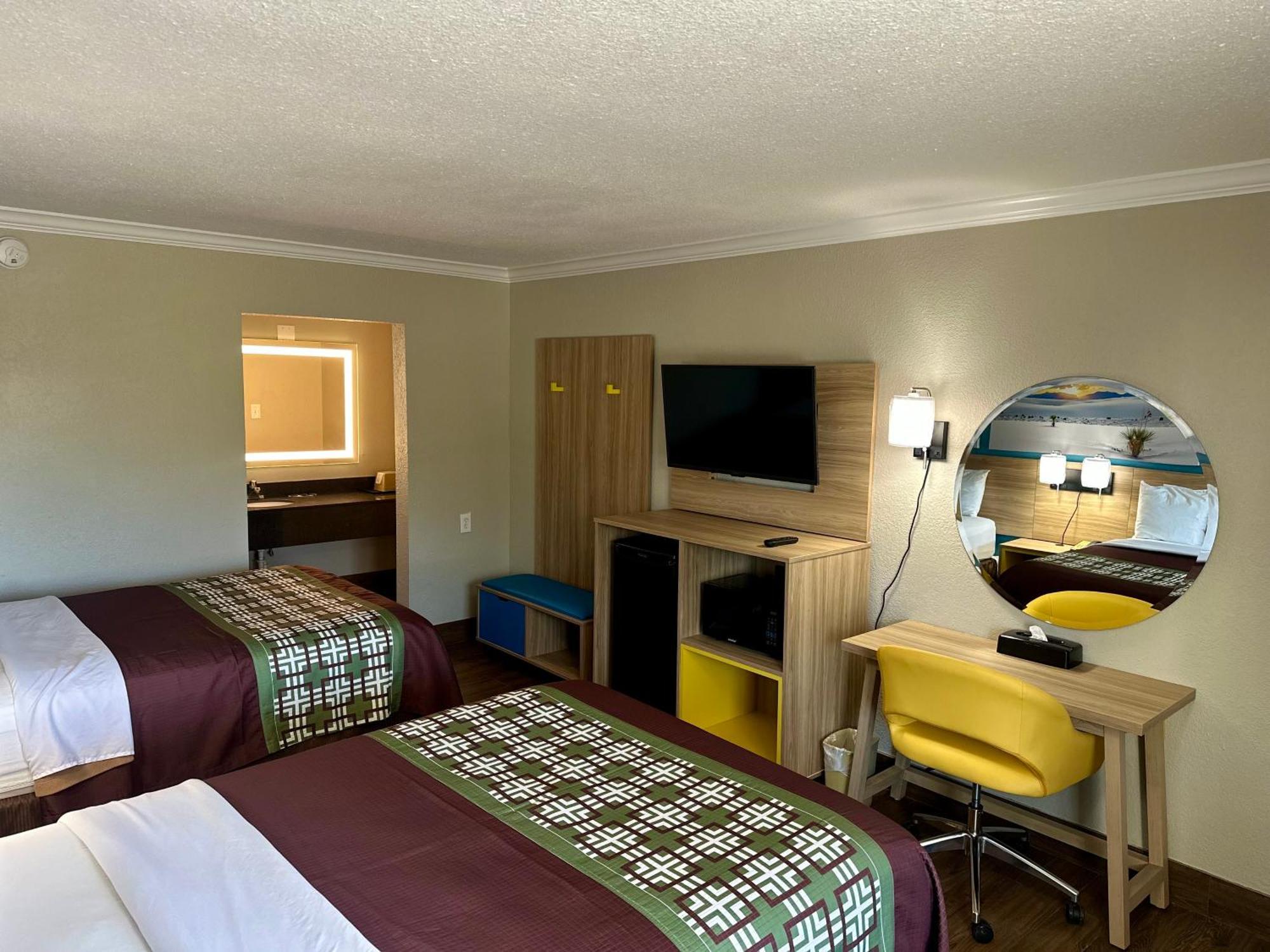 Days Inn By Wyndham Houston East Экстерьер фото