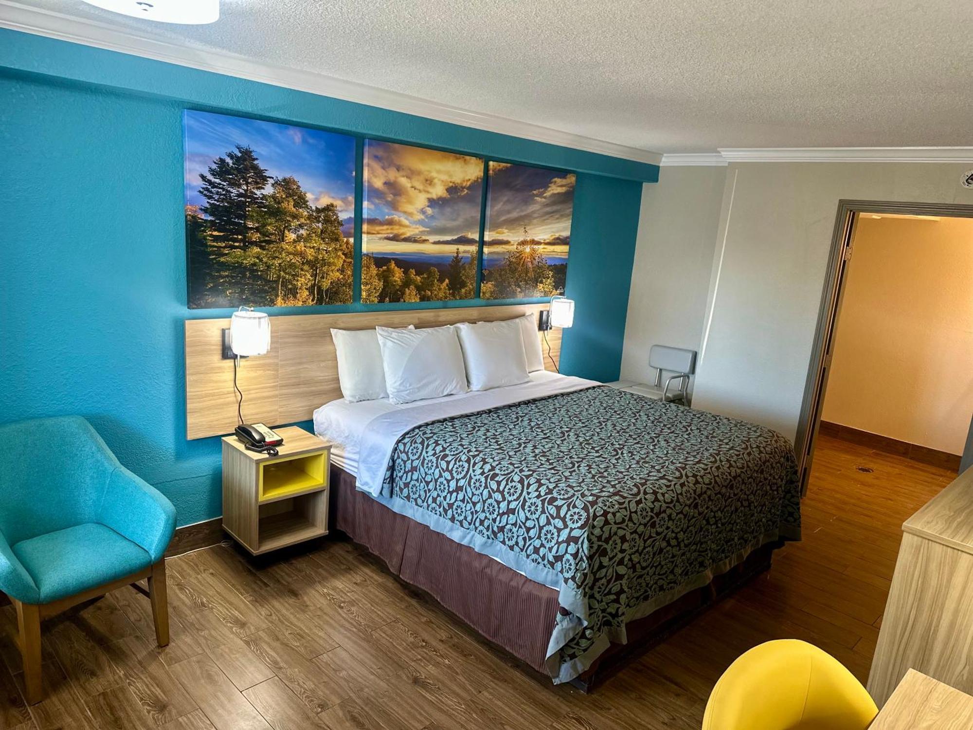Days Inn By Wyndham Houston East Экстерьер фото